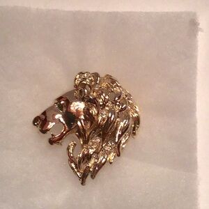 New Lion Head Brooch.  Goldtone clear crystal accents.
